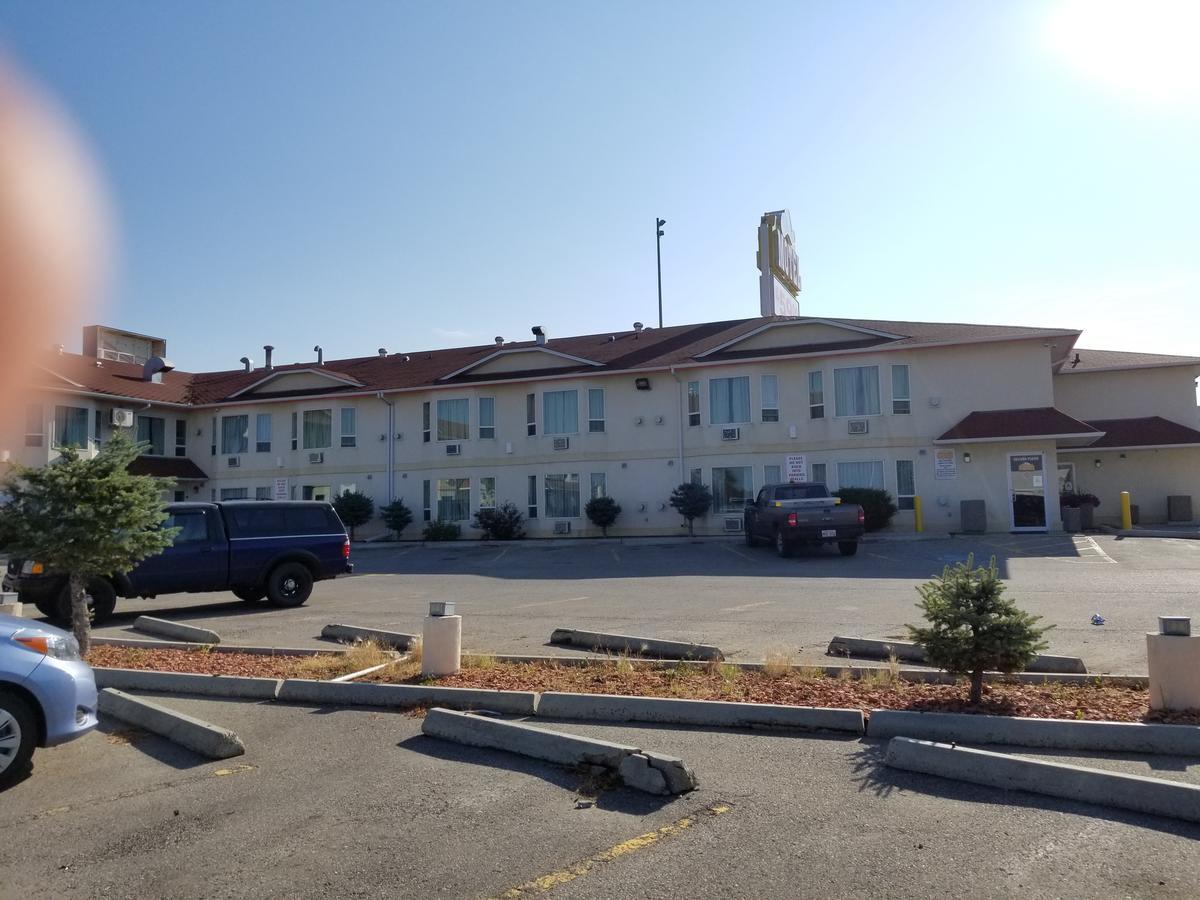 Western Budget Motel West レッド・ディア エクステリア 写真